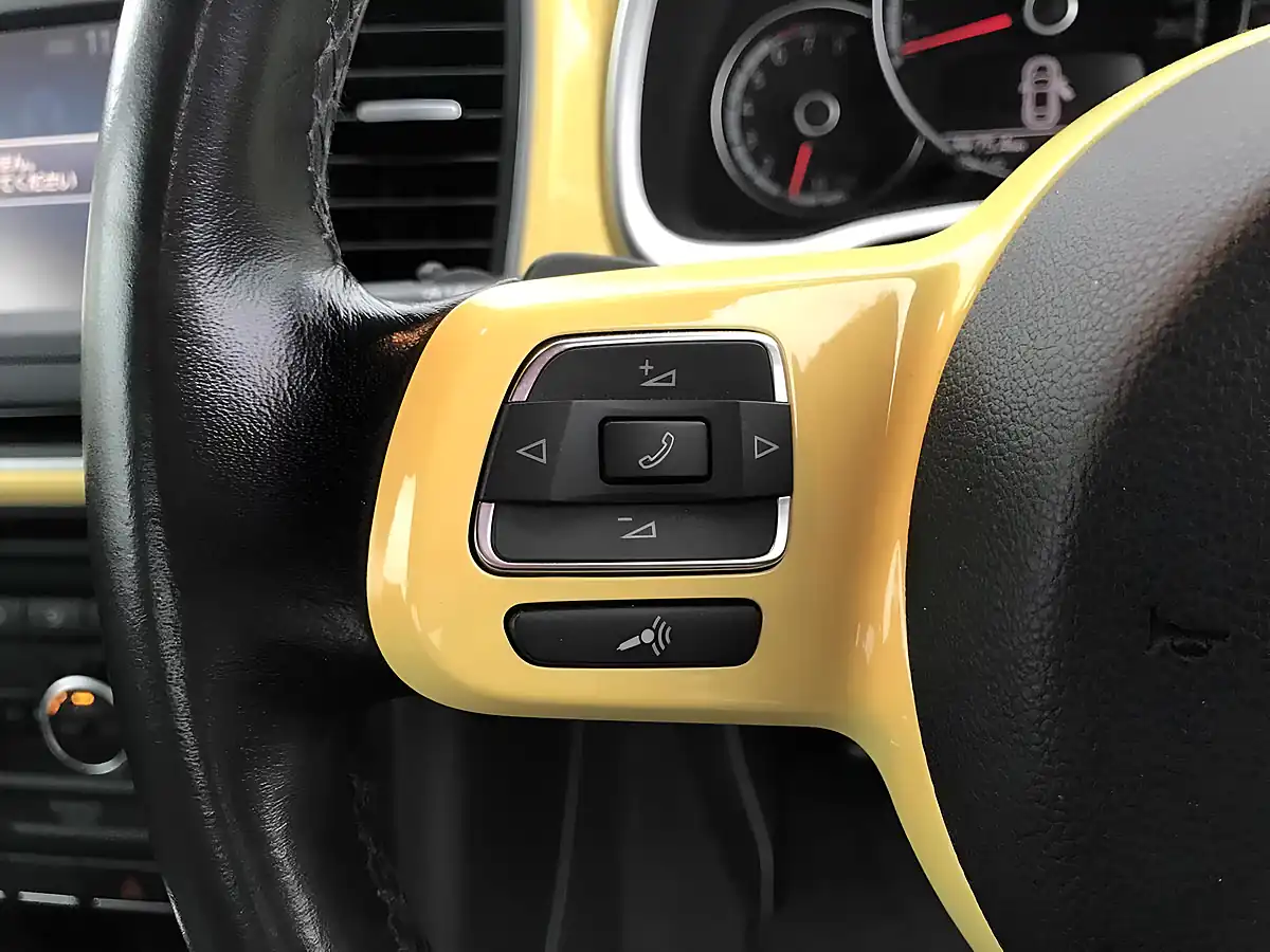 Used 2013 Volkswagen Beetle Design (leather) Sunflower Yellow - Interior and Exterior details 12