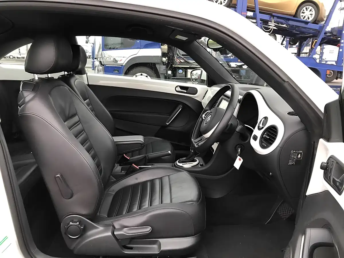 Used 2013 Volkswagen Beetle Design (leather) White - Interior and Exterior details 10