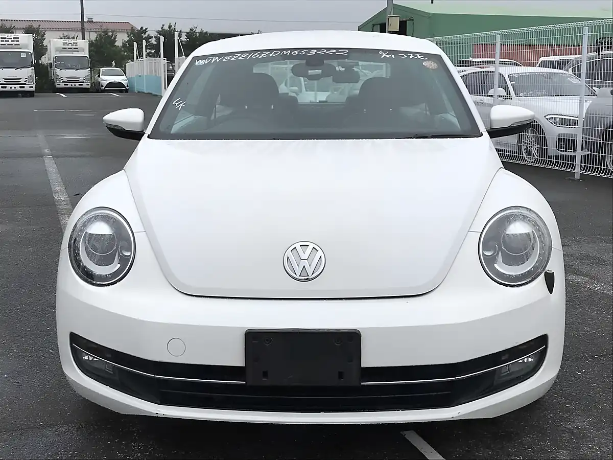 Used 2013 Volkswagen Beetle Design (leather) White - Interior and Exterior details 4