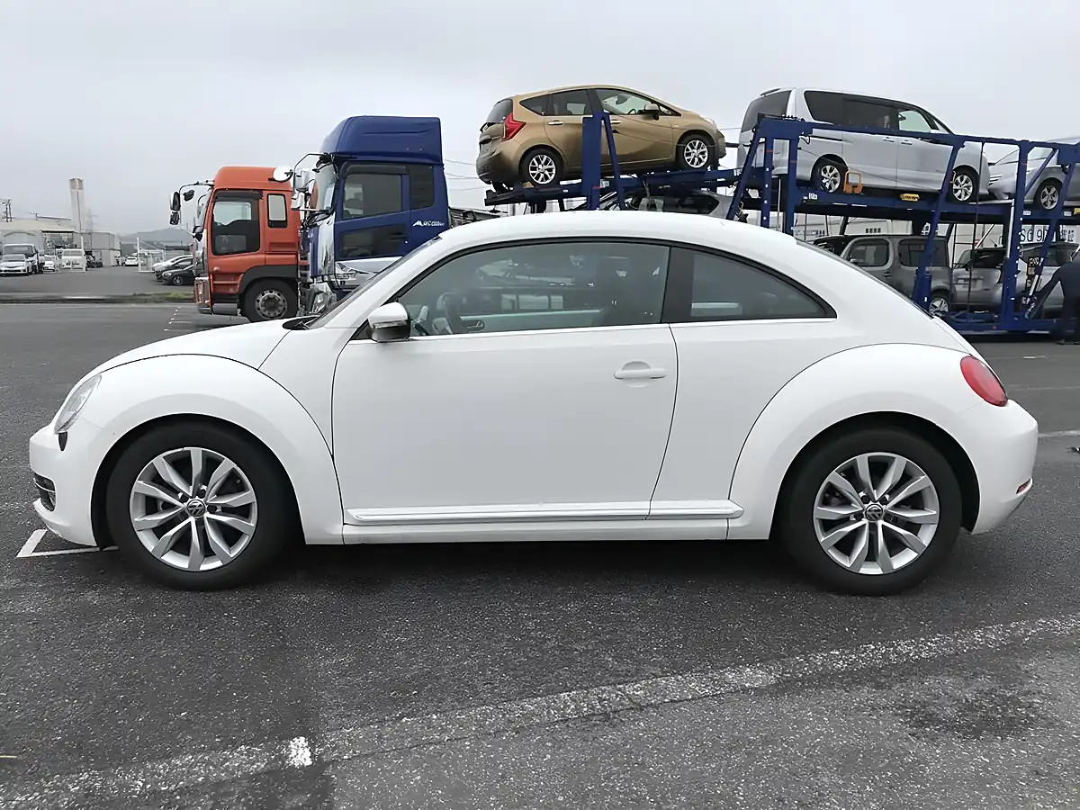Used 2013 Volkswagen Beetle Design (leather) White - Interior and Exterior details 7