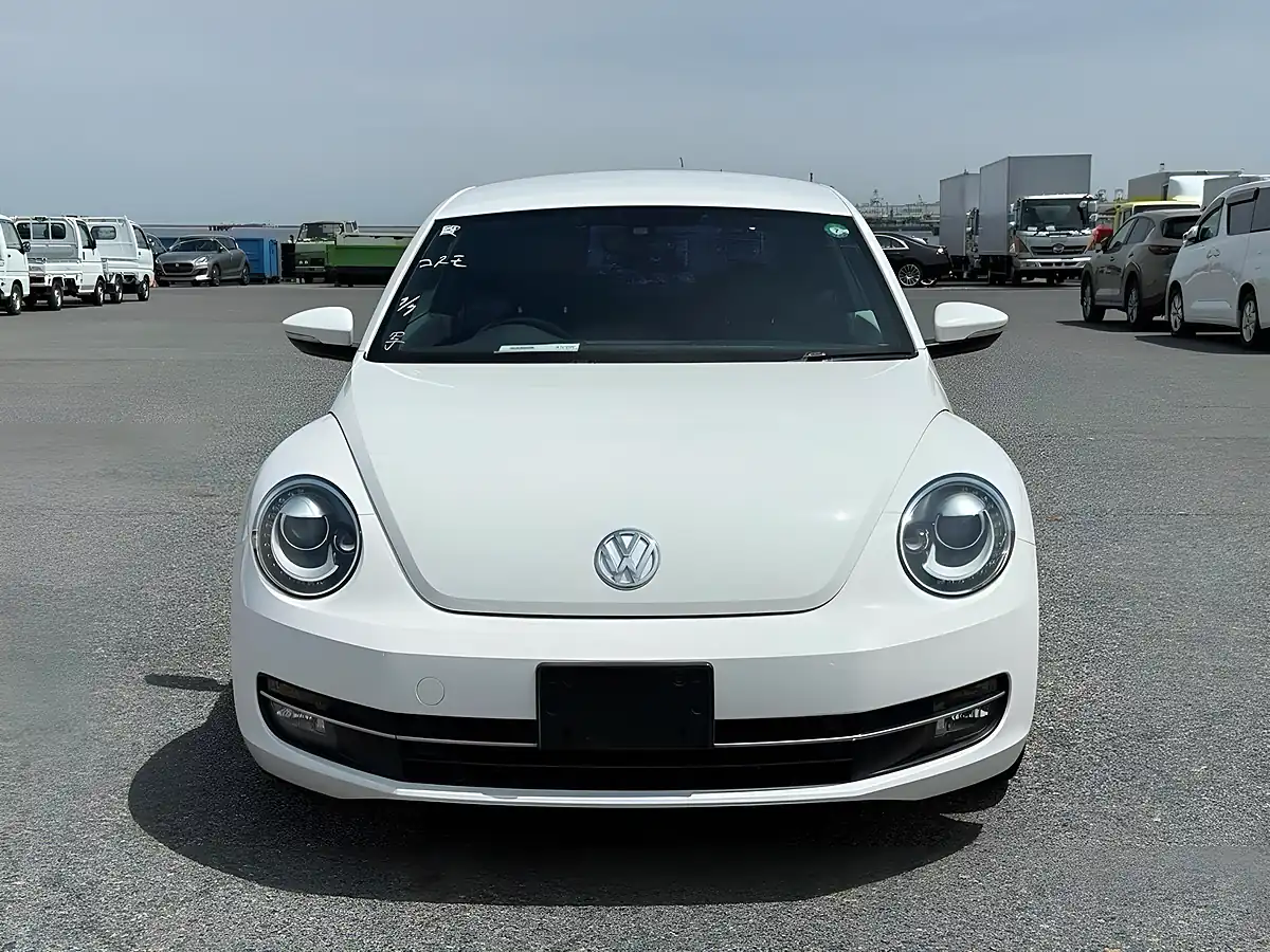 Used 2013 Volkswagen Beetle Design (leather) White - Interior and Exterior details 10