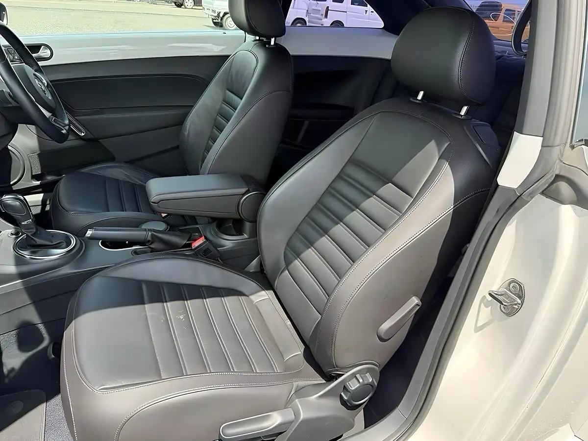 Used 2013 Volkswagen Beetle Design (leather) White - Interior and Exterior details 2