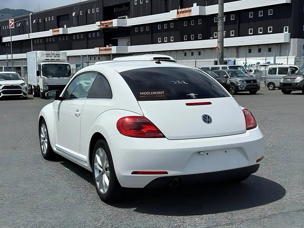 Used 2013 Volkswagen Beetle Design (leather) White - Interior and Exterior details 3