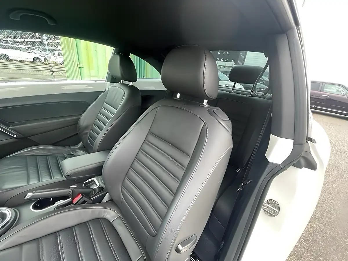 Used 2013 Volkswagen Beetle Design (leather) White - Interior and Exterior details 11