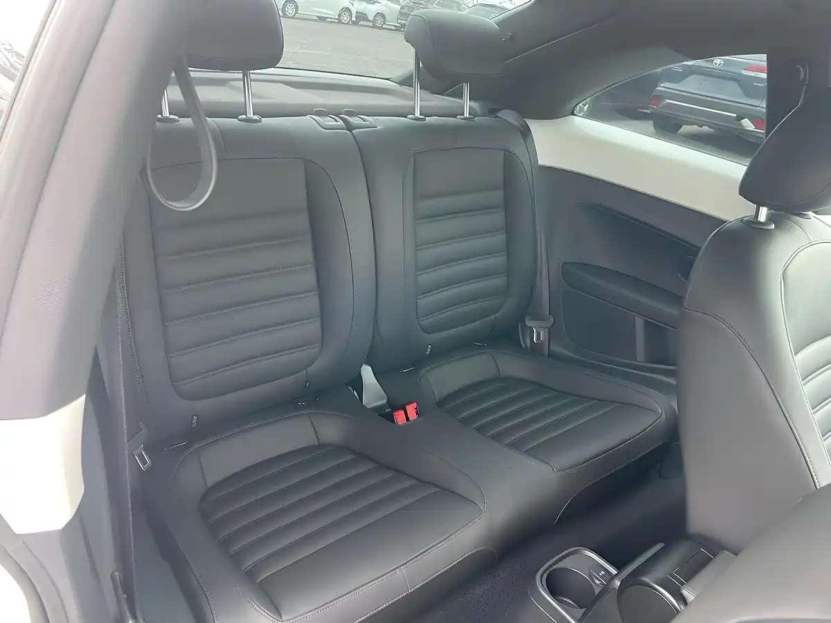 Used 2013 Volkswagen Beetle Design (leather) White - Interior and Exterior details 12
