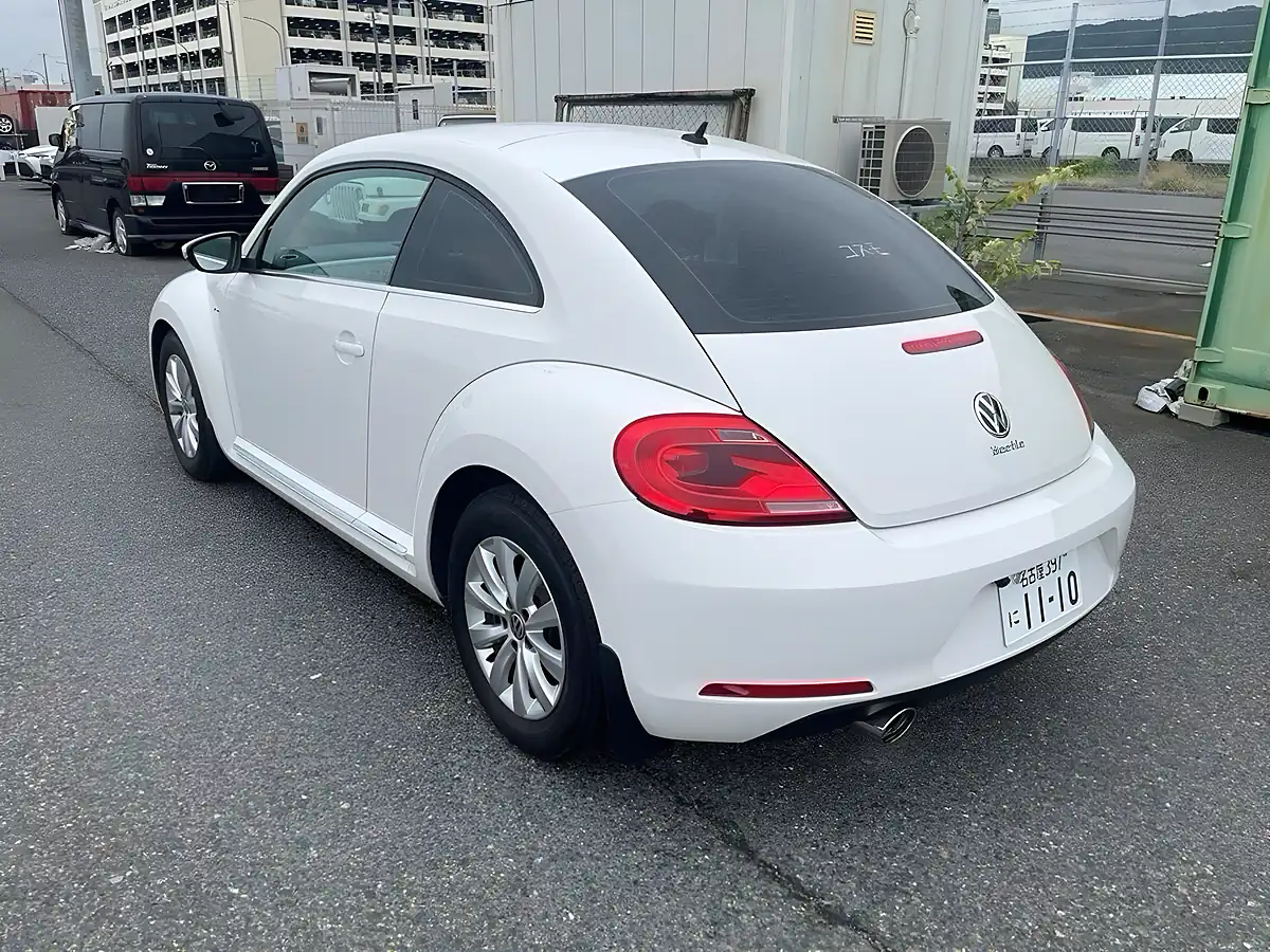 Used 2013 Volkswagen Beetle Design (leather) White - Interior and Exterior details 2
