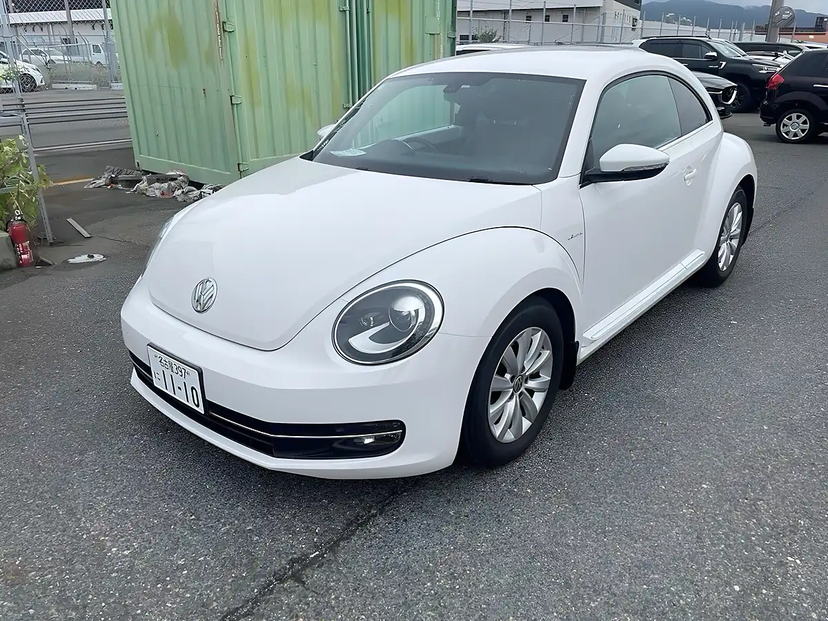 Used 2013 Volkswagen Beetle Design (leather) White - Interior and Exterior details 3