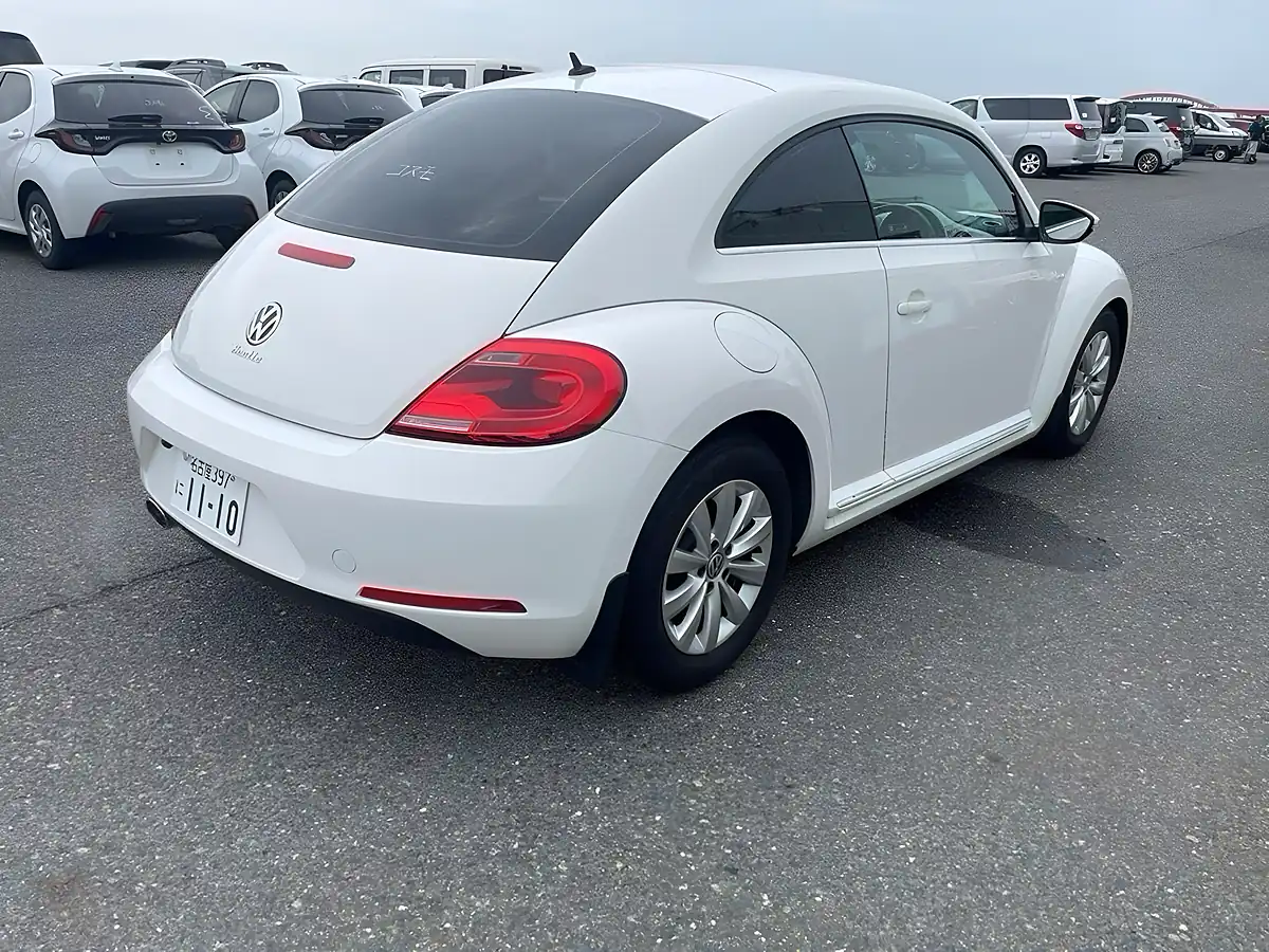 Used 2013 Volkswagen Beetle Design (leather) White - Interior and Exterior details 4