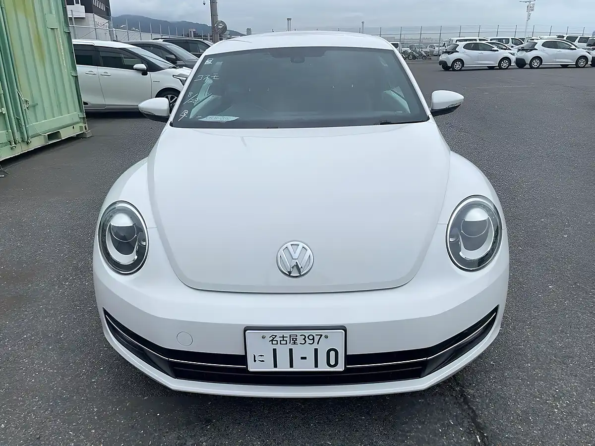 Used 2013 Volkswagen Beetle Design (leather) White - Interior and Exterior details 8