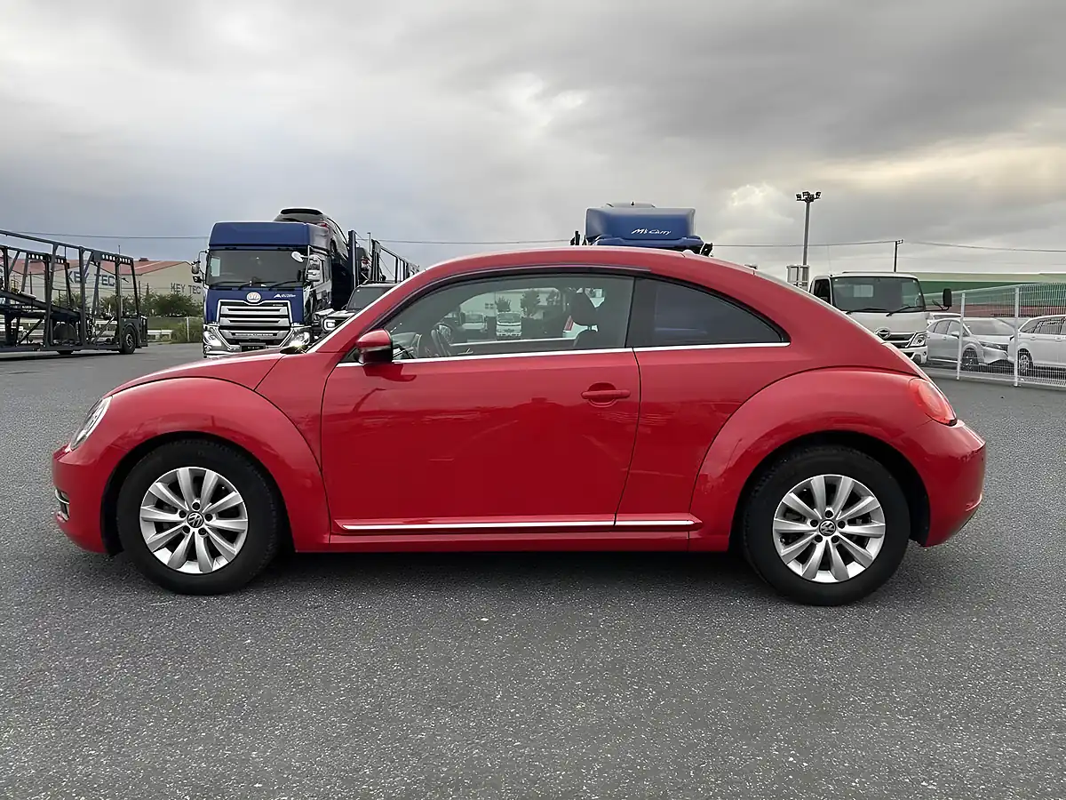 Used 2013 Volkswagen Beetle Design Red - Interior and Exterior details 10