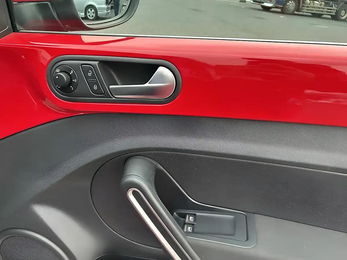 Used 2013 Volkswagen Beetle Design Red - Interior and Exterior details 12