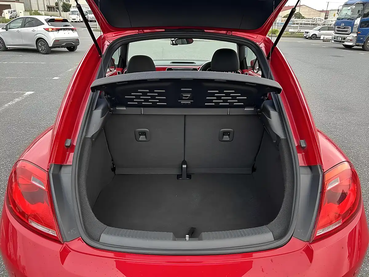 Used 2013 Volkswagen Beetle Design Red - Interior and Exterior details 16