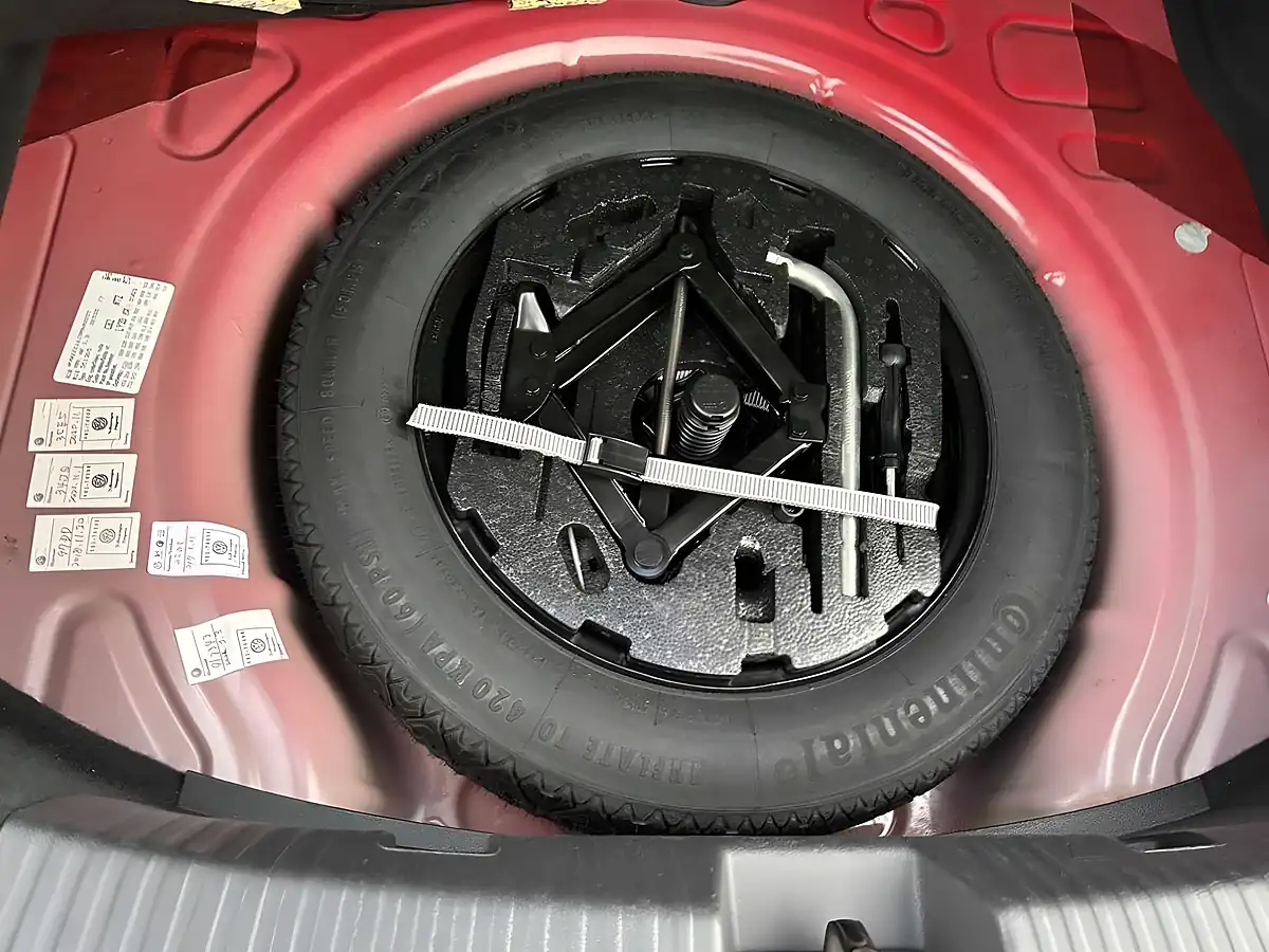 Used 2013 Volkswagen Beetle Design Red - Interior and Exterior details 17