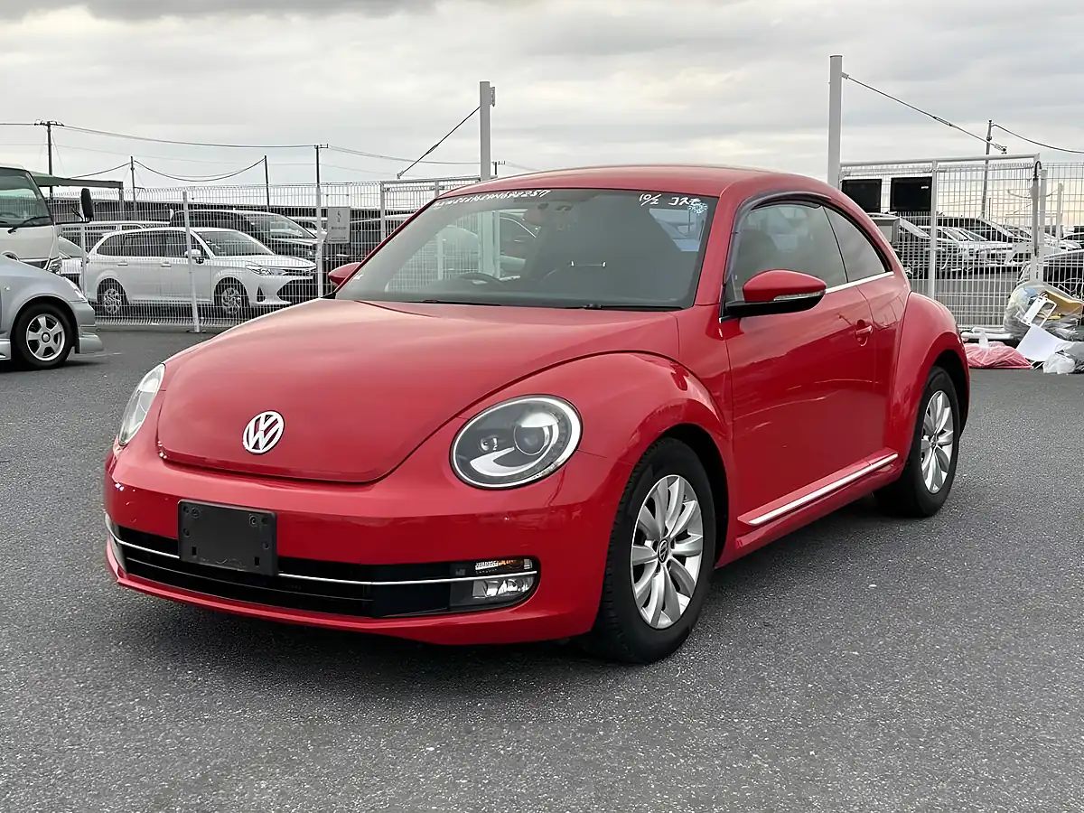 Used 2013 Volkswagen Beetle Design Red - Interior and Exterior details 4