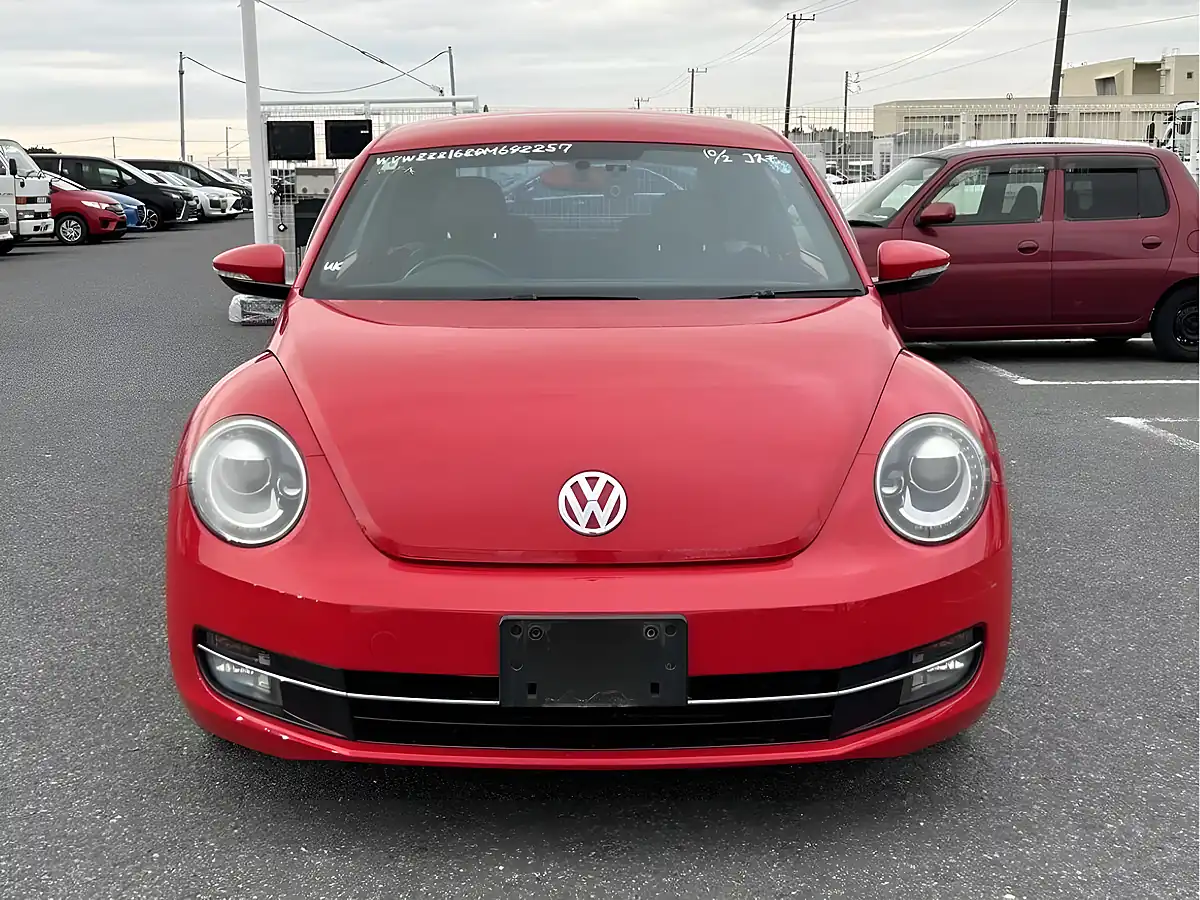 Used 2013 Volkswagen Beetle Design Red - Interior and Exterior details 8