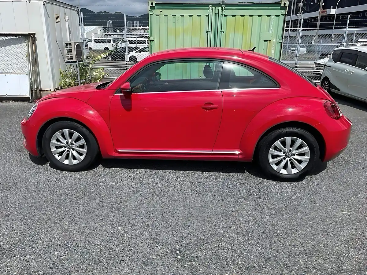 Used 2013 Volkswagen Beetle Design Salsa Red - Interior and Exterior details 5