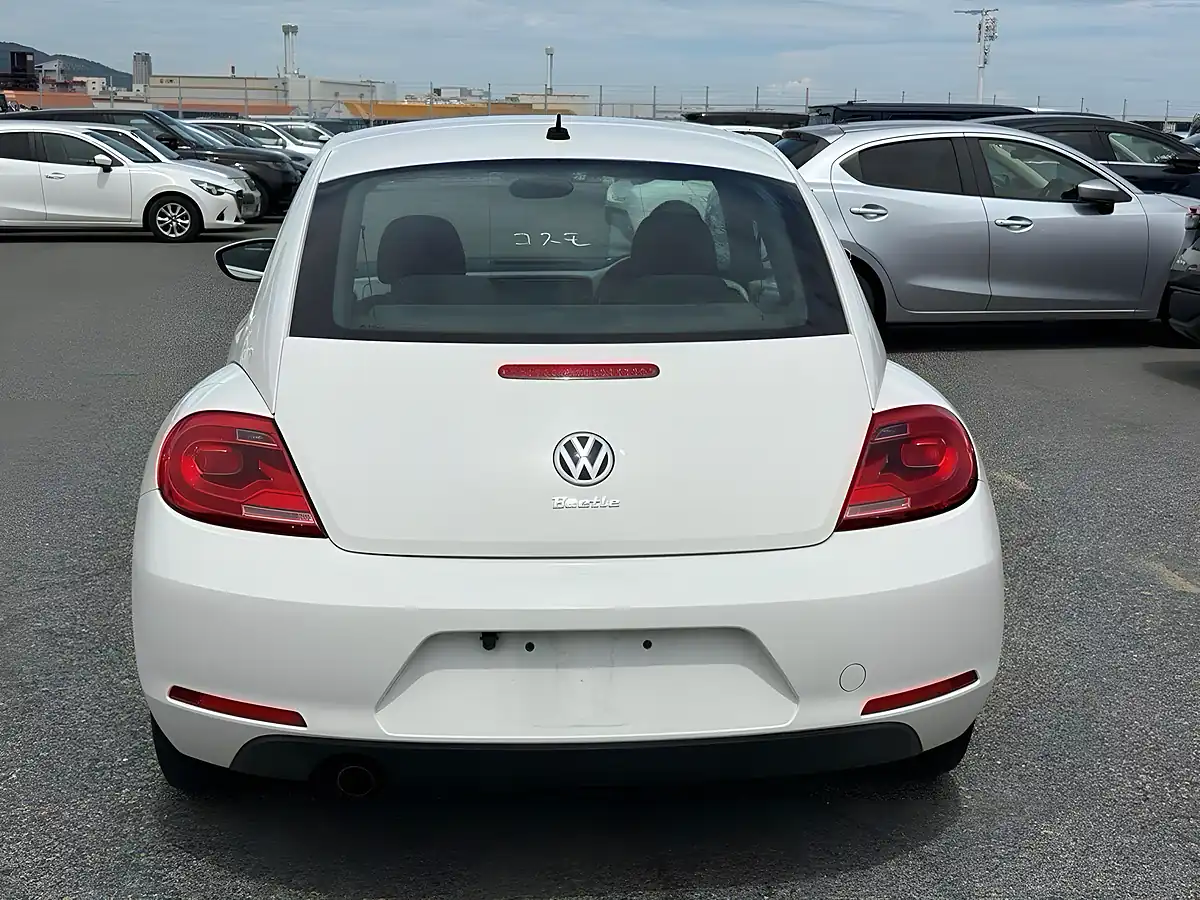 Used 2013 Volkswagen Beetle Design White - Interior and Exterior details 10