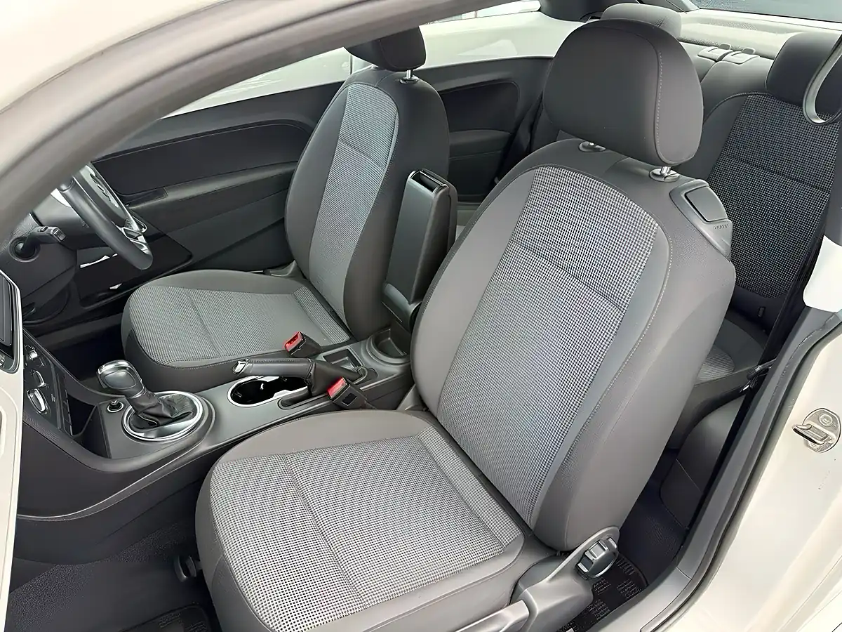 Used 2013 Volkswagen Beetle Design White - Interior and Exterior details 11