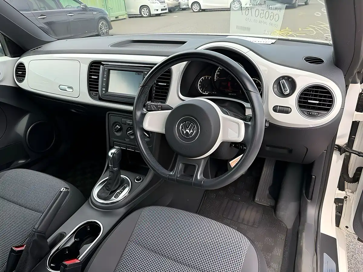 Used 2013 Volkswagen Beetle Design White - Interior and Exterior details 2
