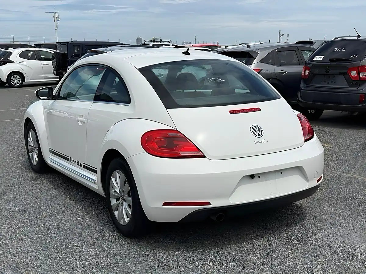 Used 2013 Volkswagen Beetle Design White - Interior and Exterior details 3