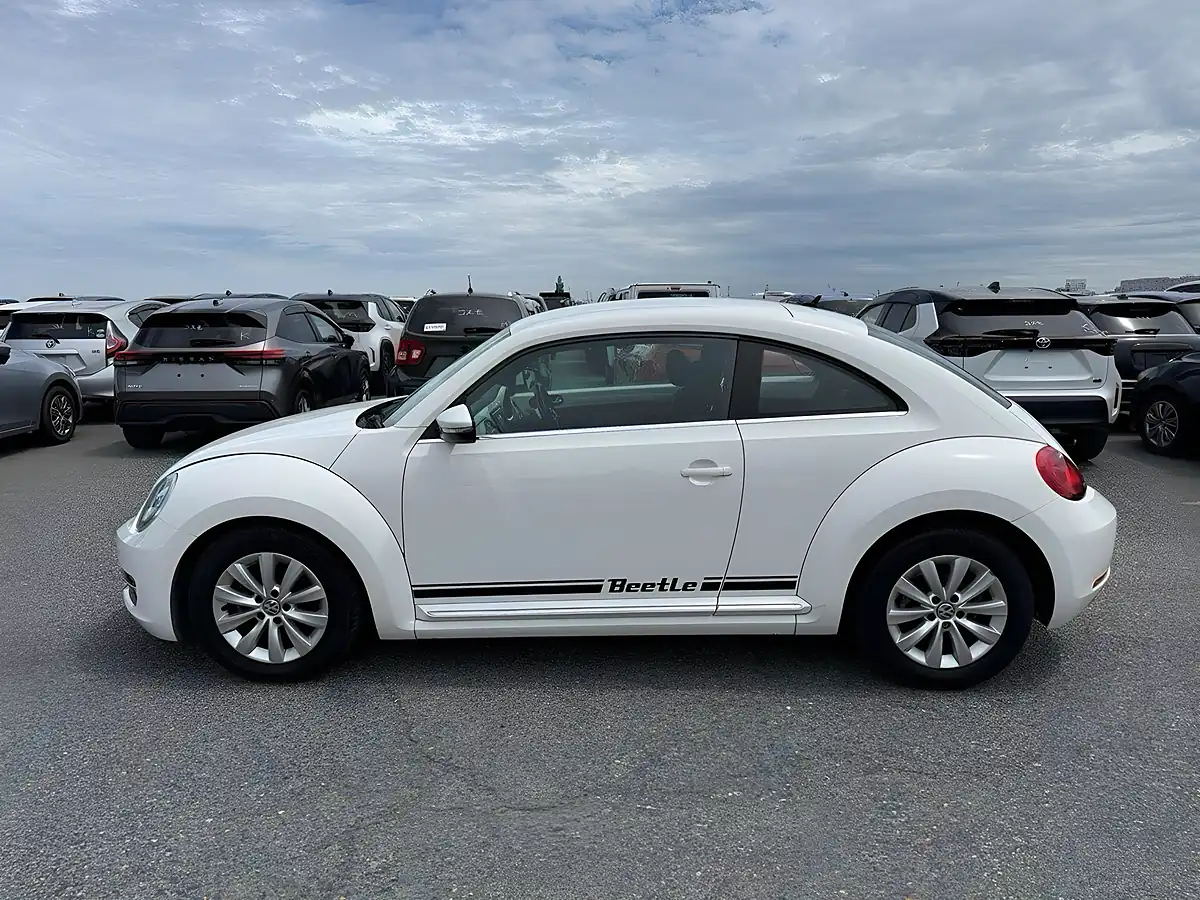 Used 2013 Volkswagen Beetle Design White - Interior and Exterior details 5