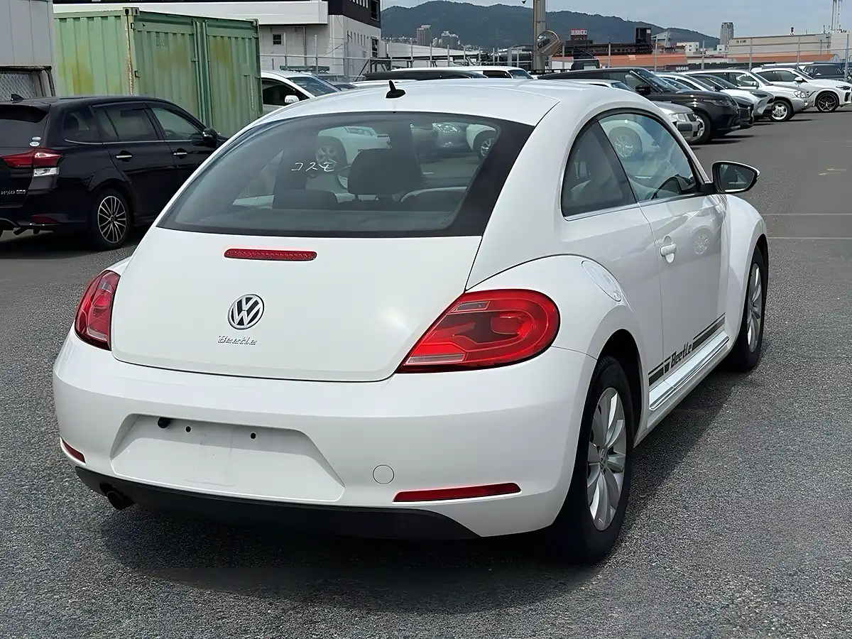 Used 2013 Volkswagen Beetle Design White - Interior and Exterior details 8