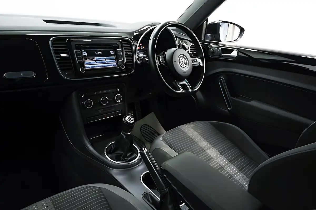 Used 2013 Volkswagen Beetle Sport Black - Interior and Exterior details 13