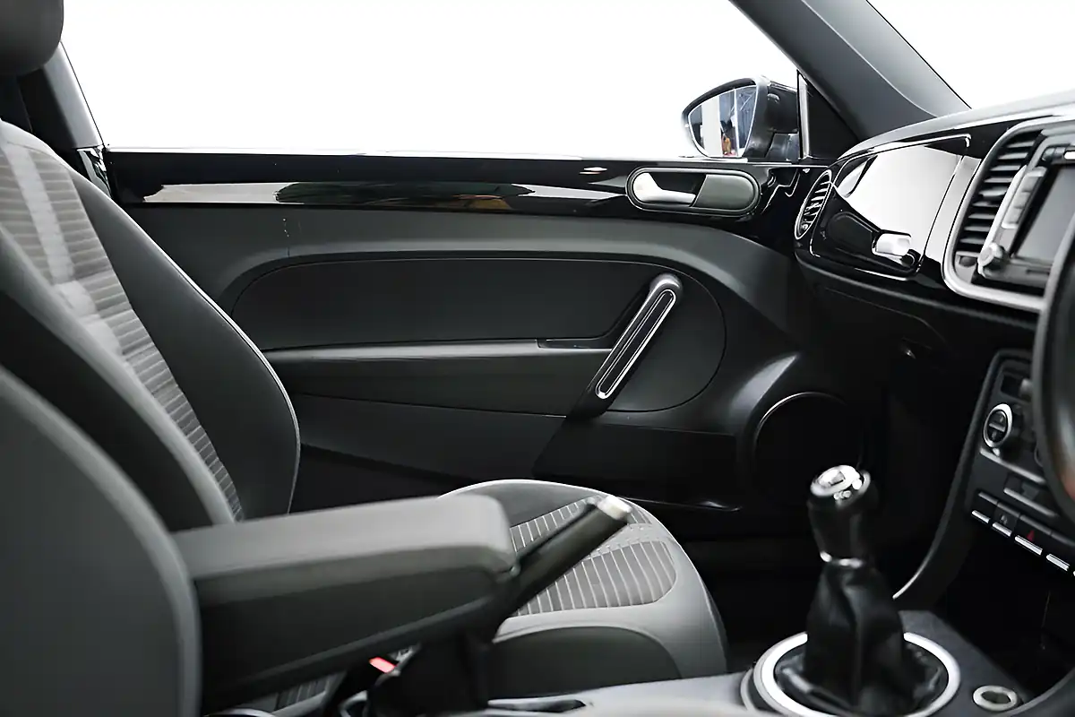 Used 2013 Volkswagen Beetle Sport Black - Interior and Exterior details 14