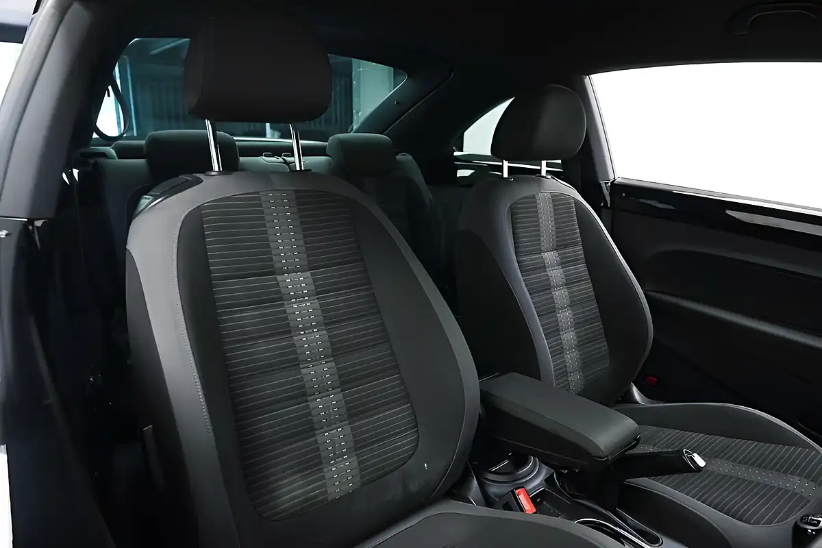 Used 2013 Volkswagen Beetle Sport Black - Interior and Exterior details 9