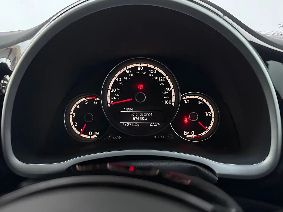 Used 2013 Volkswagen Beetle Sport White - Interior and Exterior details 12
