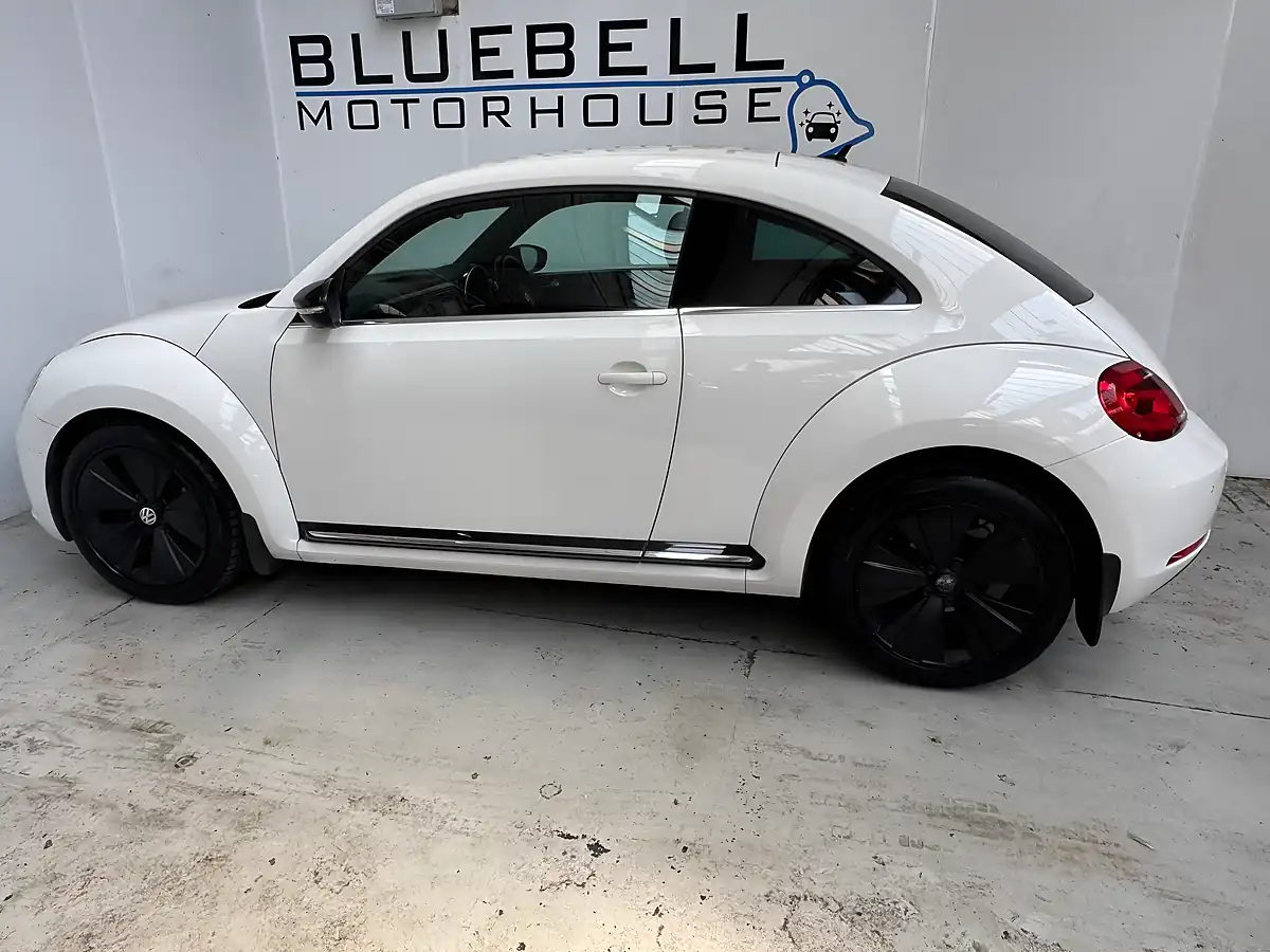 Used 2013 Volkswagen Beetle Sport White - Interior and Exterior details 7