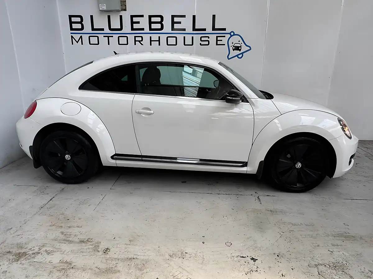 Used 2013 Volkswagen Beetle Sport White - Interior and Exterior details 8