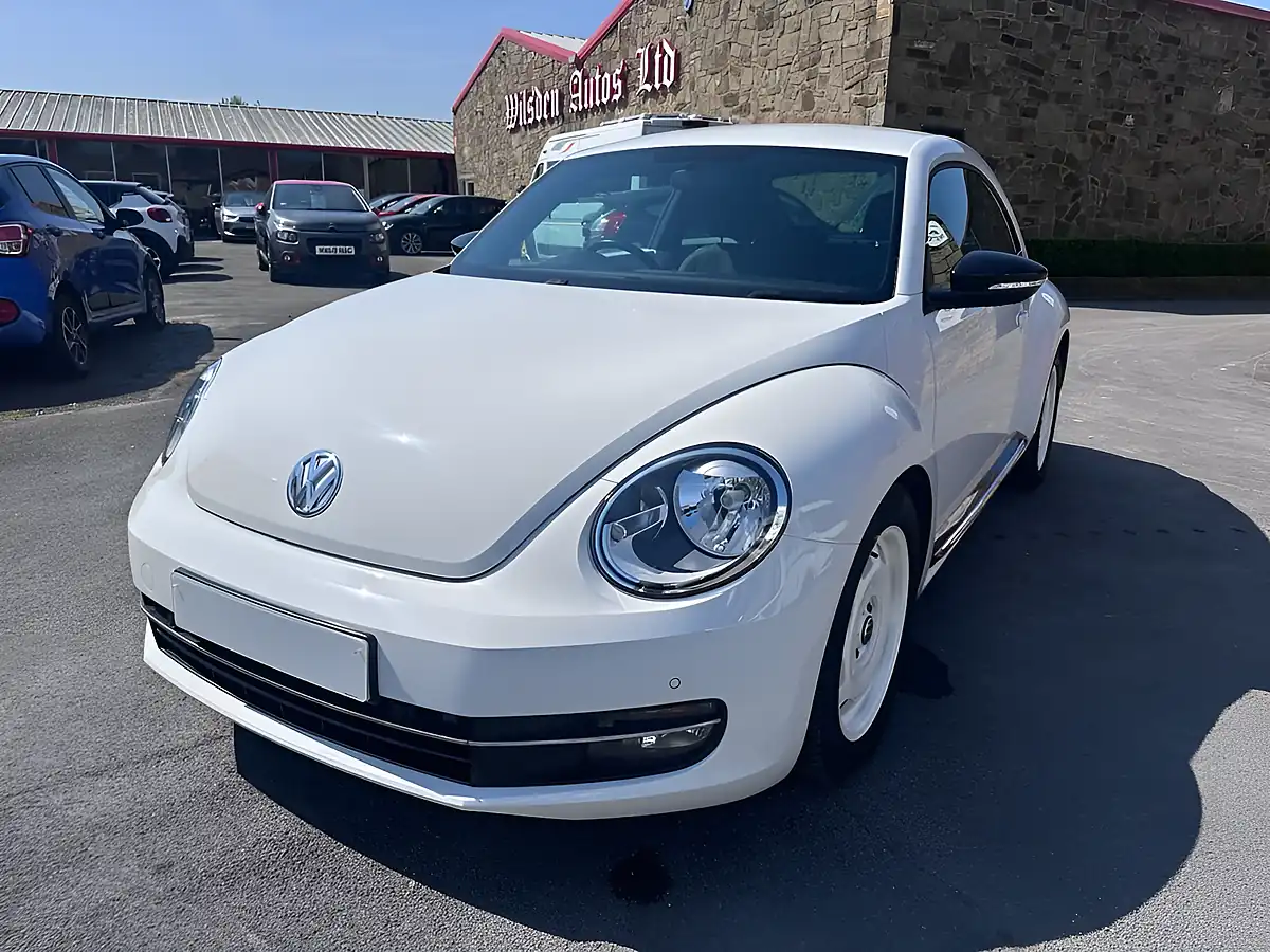 Used 2013 Volkswagen Beetle Sport White - Front View