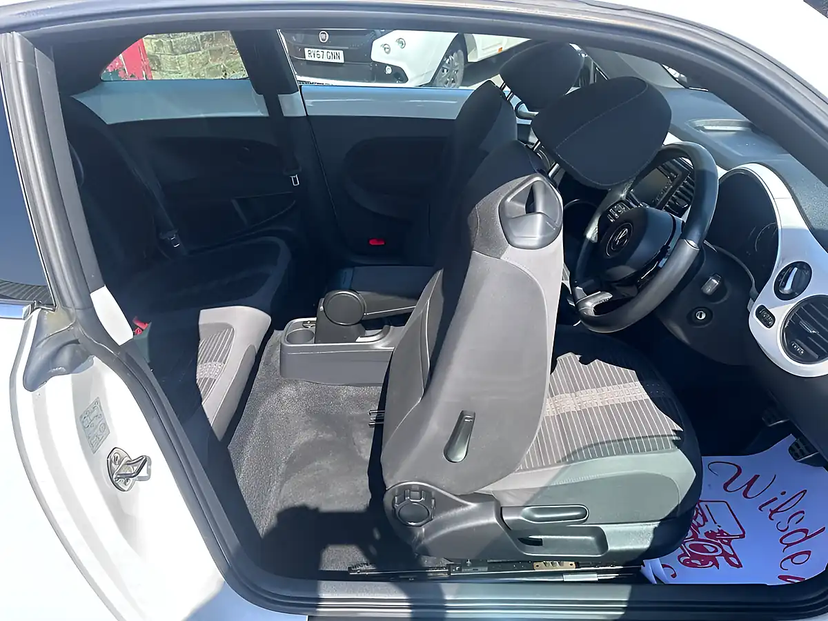 Used 2013 Volkswagen Beetle Sport White - Interior and Exterior details 16