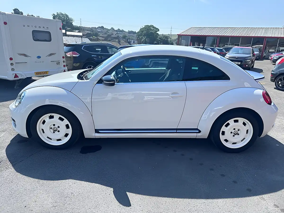 Used 2013 Volkswagen Beetle Sport White - Interior and Exterior details 2