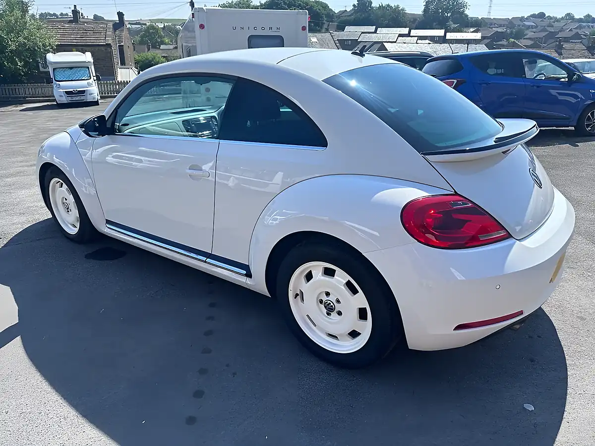 Used 2013 Volkswagen Beetle Sport White - Interior and Exterior details 3