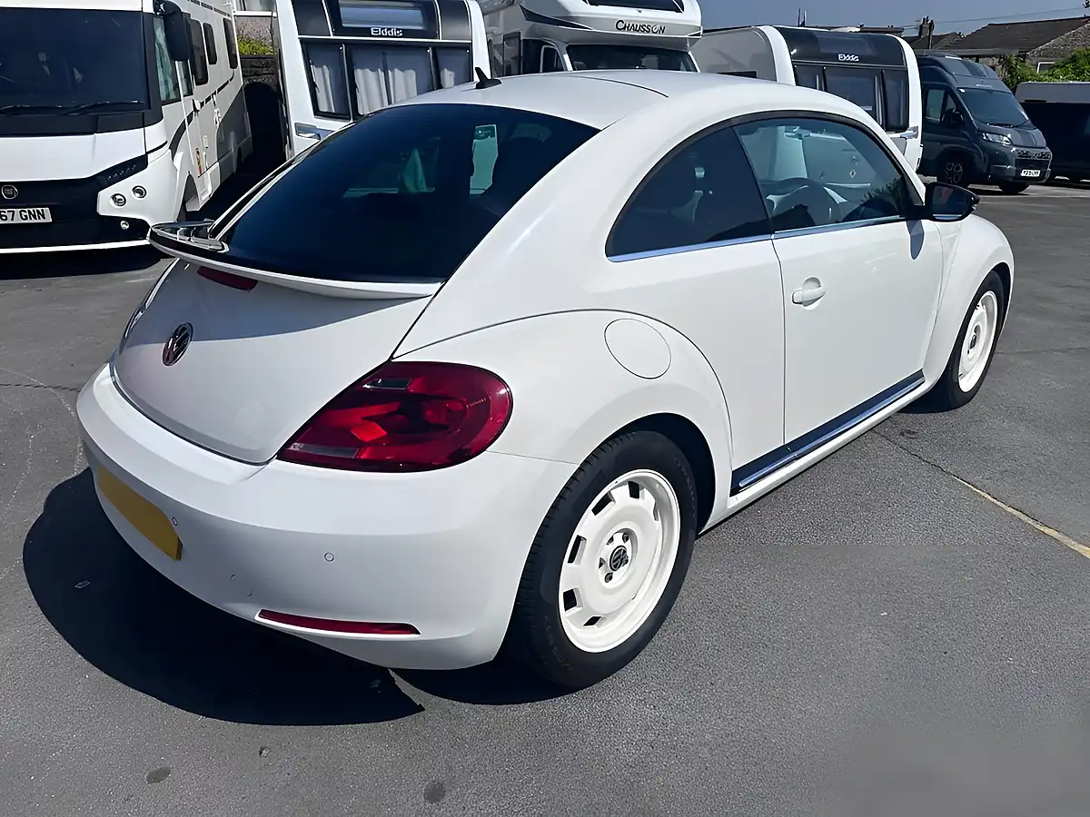 Used 2013 Volkswagen Beetle Sport White - Interior and Exterior details 5