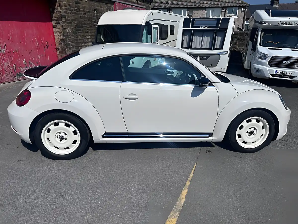 Used 2013 Volkswagen Beetle Sport White - Interior and Exterior details 6