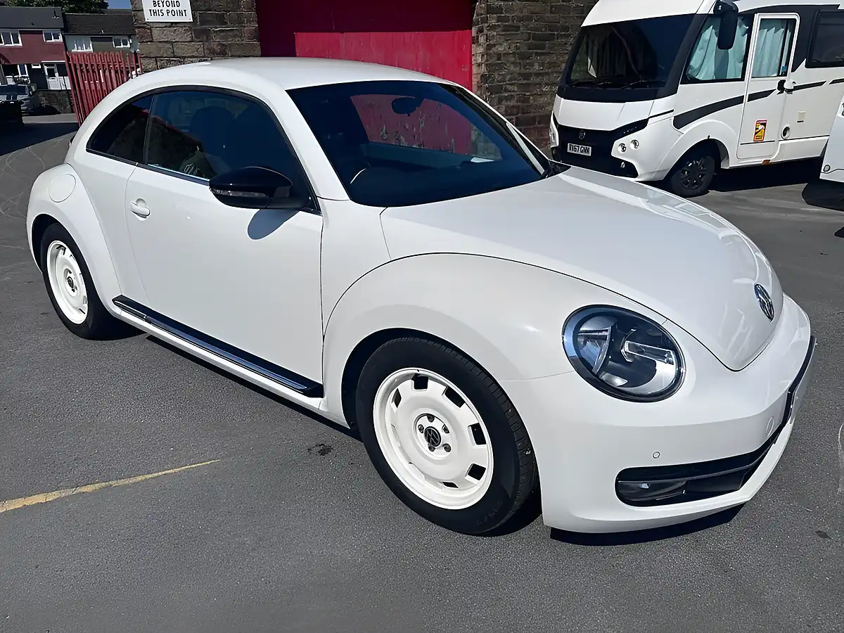 Used 2013 Volkswagen Beetle Sport White - Interior and Exterior details 7