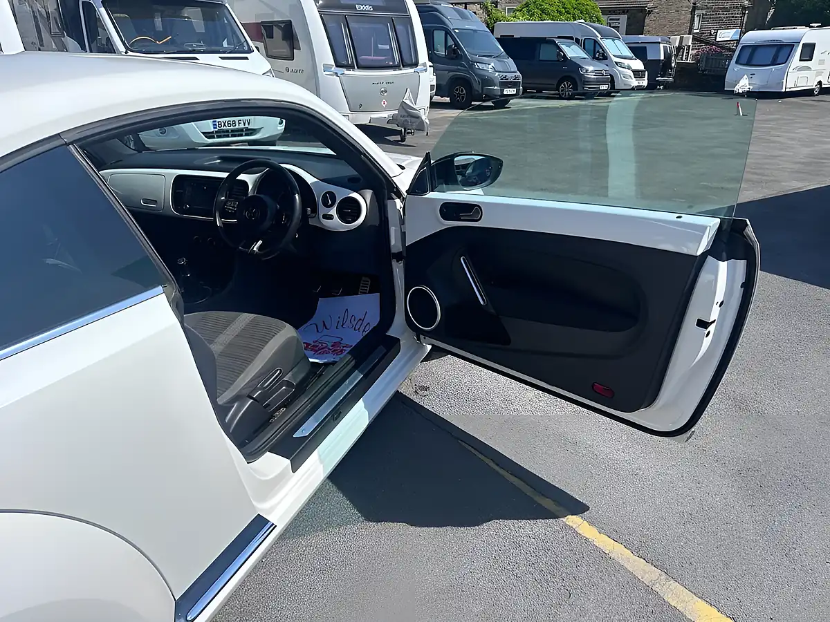 Used 2013 Volkswagen Beetle Sport White - Interior and Exterior details 8