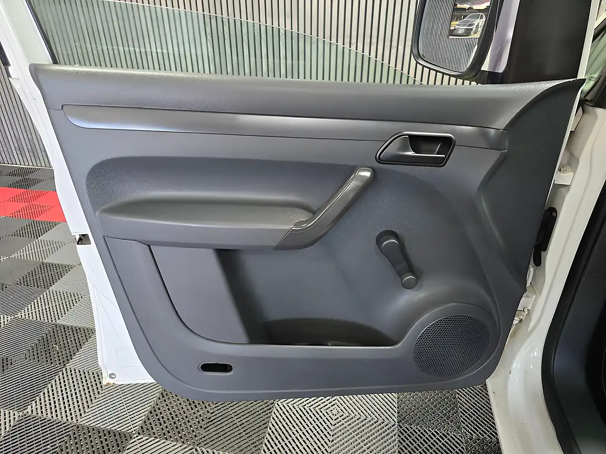 Used 2013 Volkswagen Caddy C20 Startline L1 H1 White - Interior and Exterior details 10