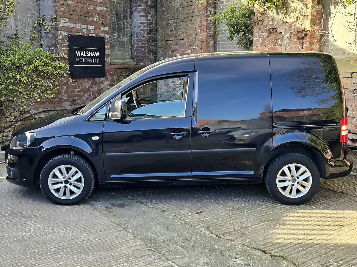Used 2013 Volkswagen Caddy Highline Black - Interior and Exterior details 13