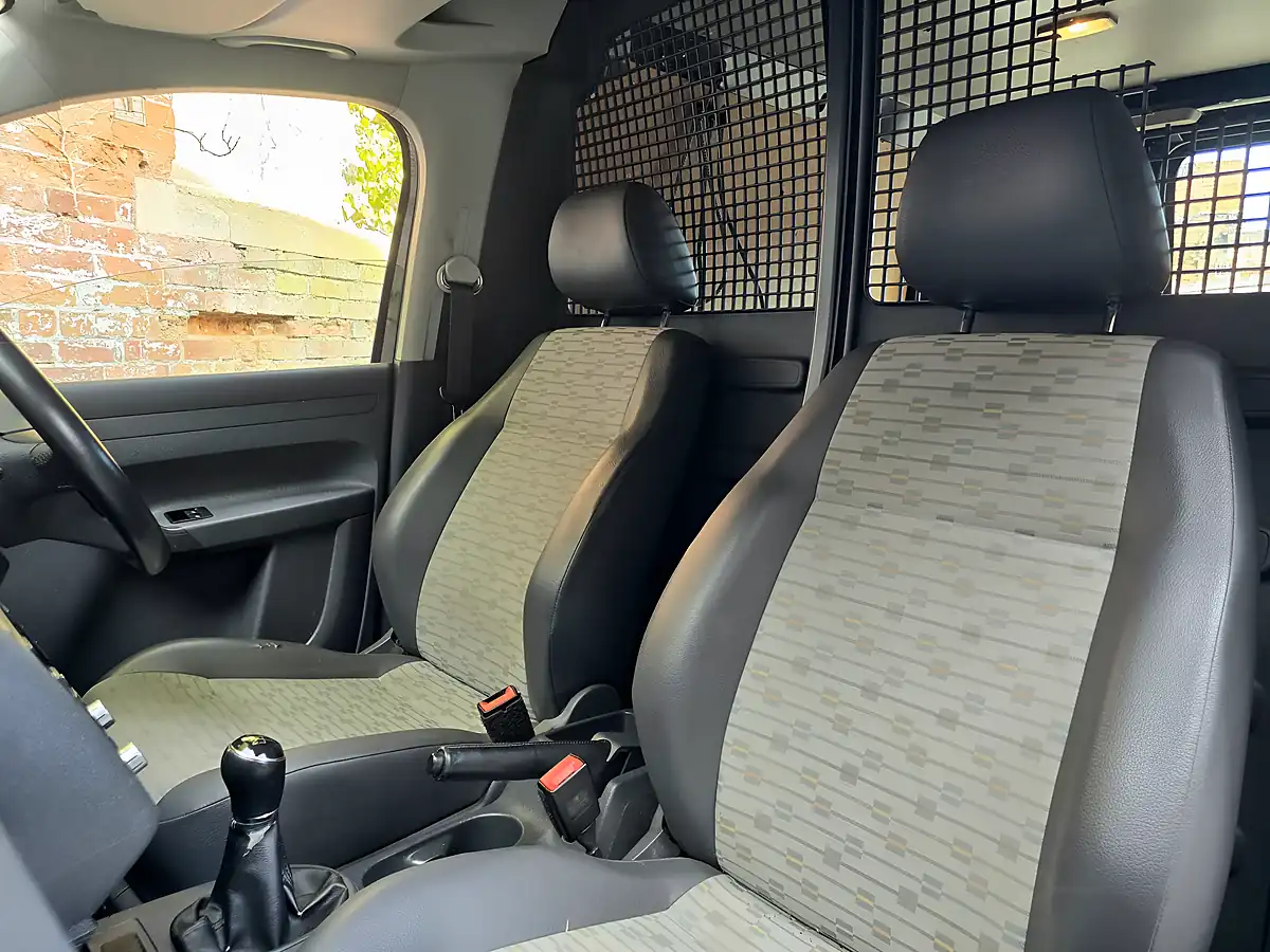 Used 2013 Volkswagen Caddy Highline Black - Interior and Exterior details 16