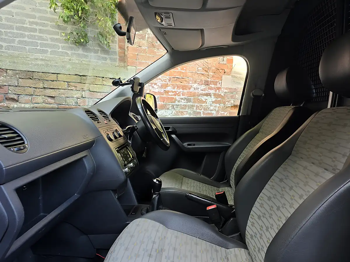Used 2013 Volkswagen Caddy Highline Black - Interior and Exterior details 17