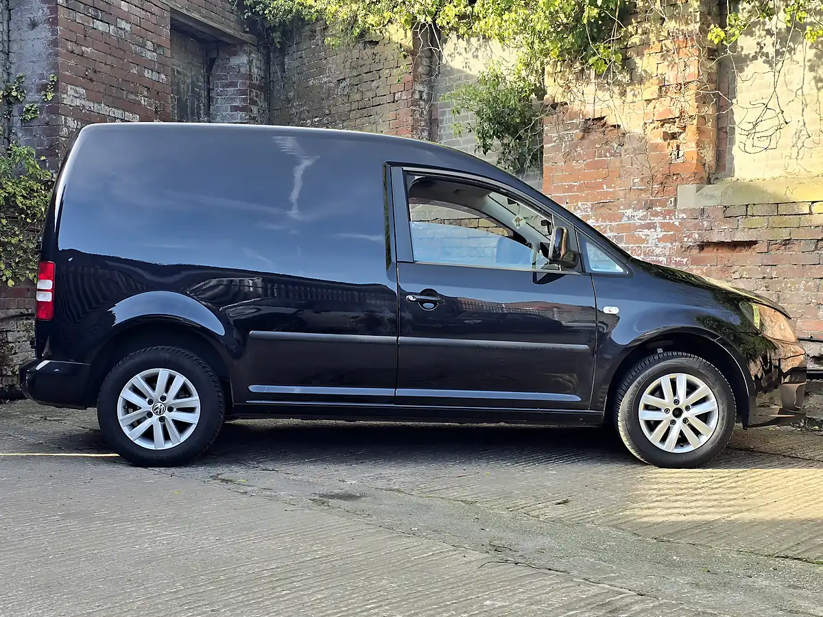 Used 2013 Volkswagen Caddy Highline Black - Interior and Exterior details 5