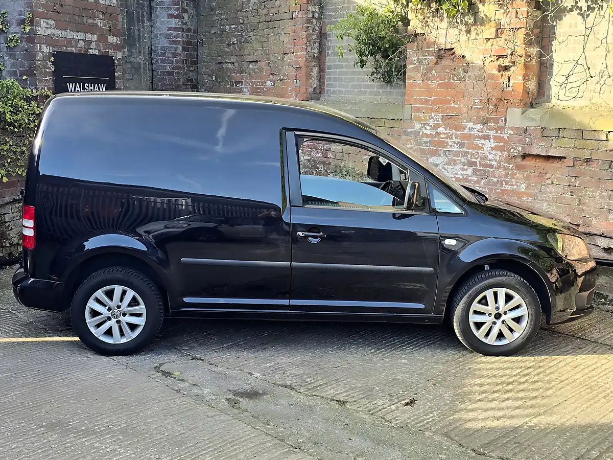 Used 2013 Volkswagen Caddy Highline Black - Interior and Exterior details 6