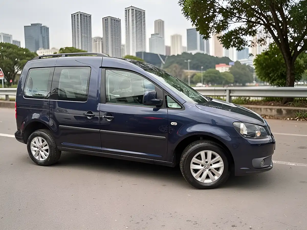 Used 2013 Volkswagen Caddy Life Blue - Front View