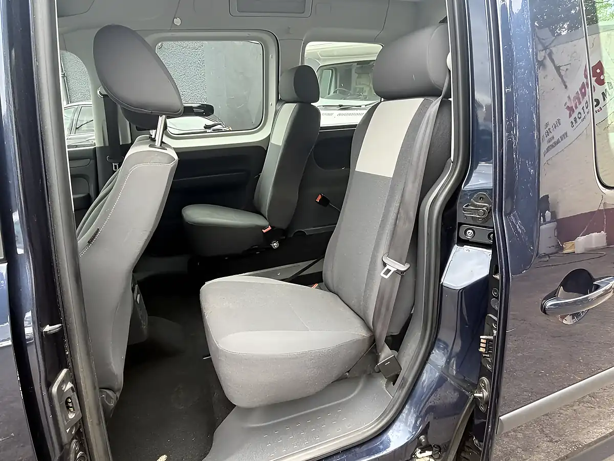 Used 2013 Volkswagen Caddy Life Blue - Interior and Exterior details 15