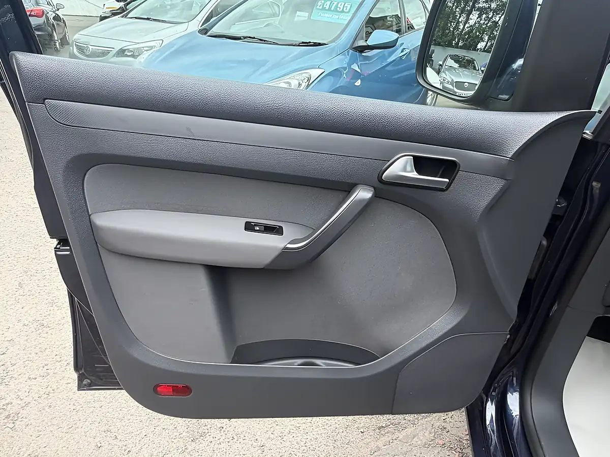 Used 2013 Volkswagen Caddy Life Blue - Interior and Exterior details 16