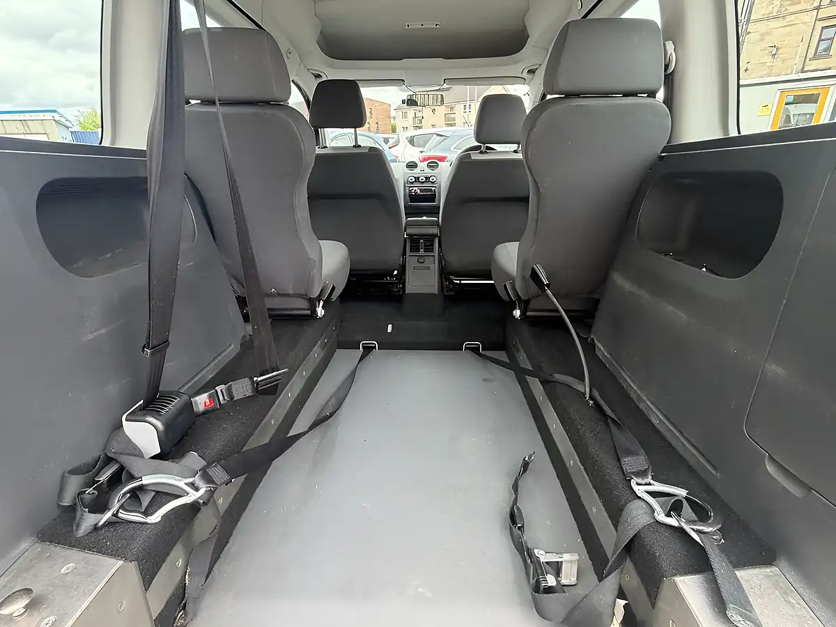 Used 2013 Volkswagen Caddy Life Blue - Interior and Exterior details 17